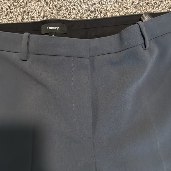 High-quality women’s pants suit by Theory - Picture 10 of 12